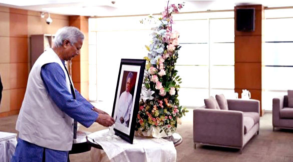 মনমোহন সিংয়ের প্রতি শ্রদ্ধা জানাতে ভারতীয় হাইকমিশনে প্রধান উপদেষ্টা